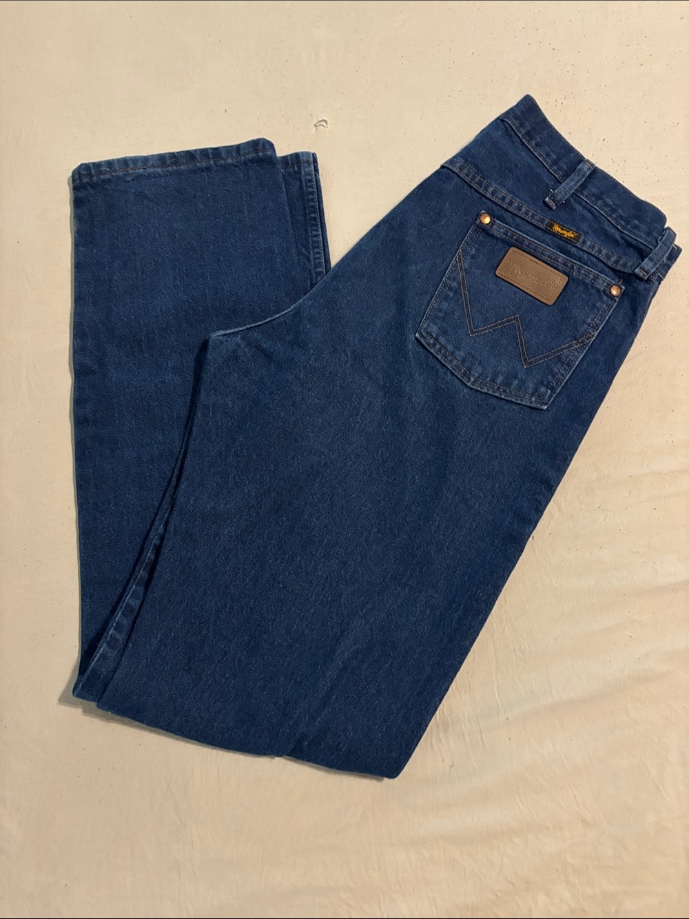 Wrangler Men's cowboy cut jeans in Deep Blue Denim